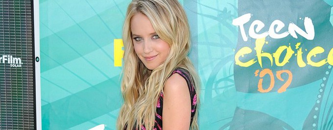     Megan Park dołącza do „Undateable”