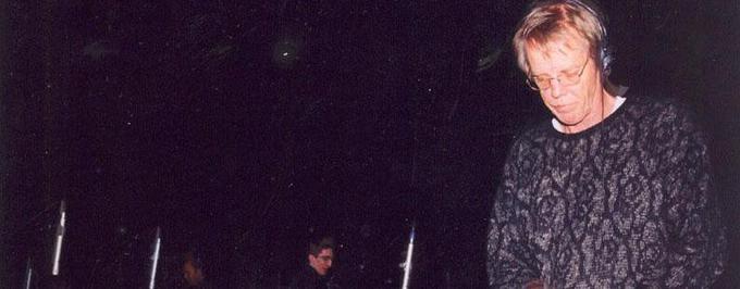     Nick Glennie-Smith zajmie się dramatem familijnym