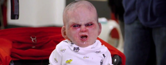     [wideo] Demoniczne dziecko straszy ludzi w Nowym Jorku