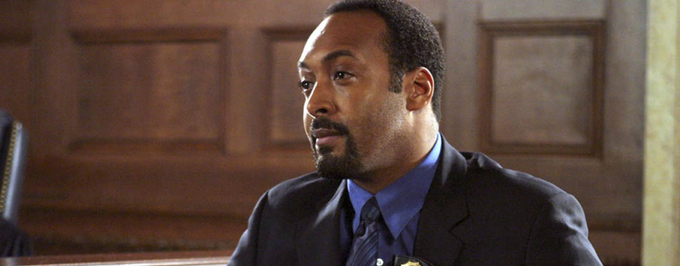     Jesse L. Martin w stałej obsadzie „The Flash”