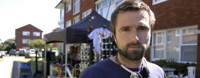     Antony Partos zajmie się futurystycznym thrillerem