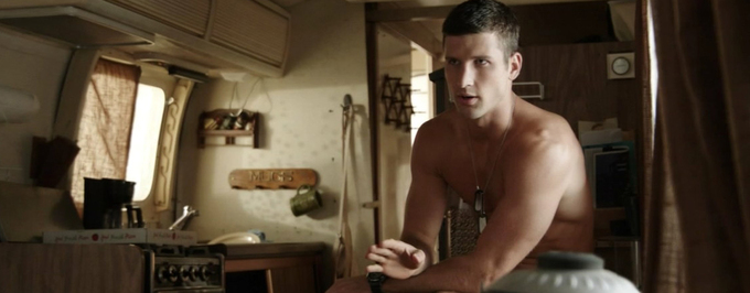     Parker Young w serialu „Cuz-Bros”