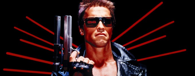 Arnold Schwarzenegger z cygarem na zdjęciach z planu „Terminator: Genesis”