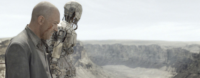     Antonio Banderas i roboty. Zwiastun thrillera „Automata”