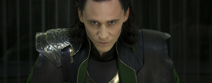     Hugh Laurie i Tom Hiddleston w serialu „The Night Manager”