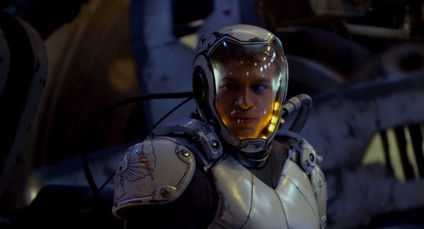     Pacific Rim: Rebelia – reżyser o powodach nieobecności Charliego Hunnama