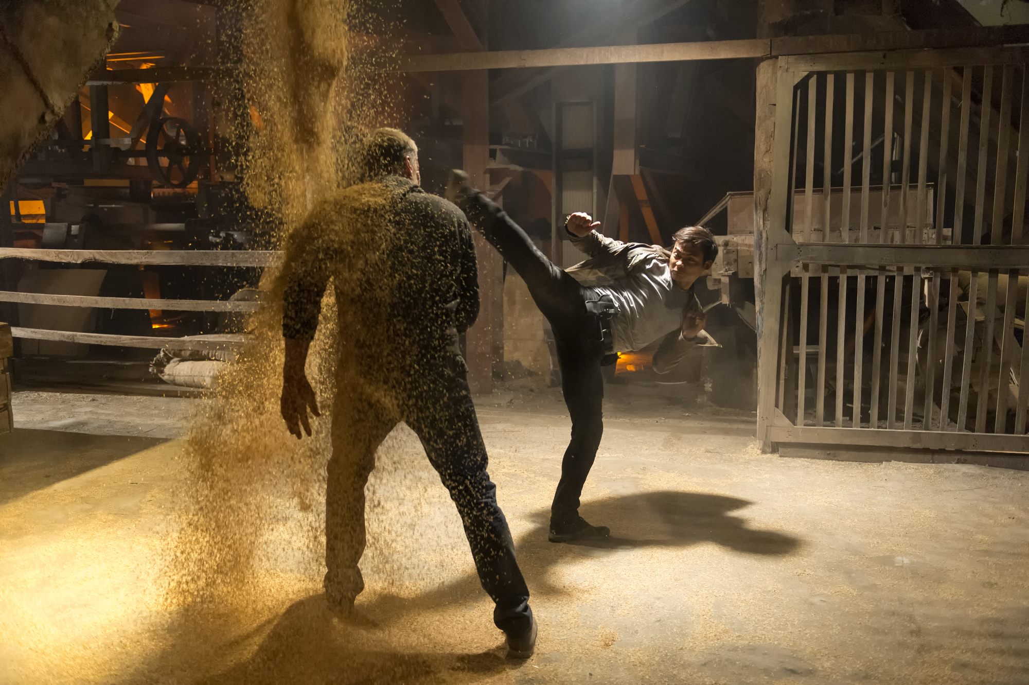     Tony Jaa, Michael Jai White i Dolph Lundgren w efektownej akcji. Nowy zwiastun „Skin Trade”