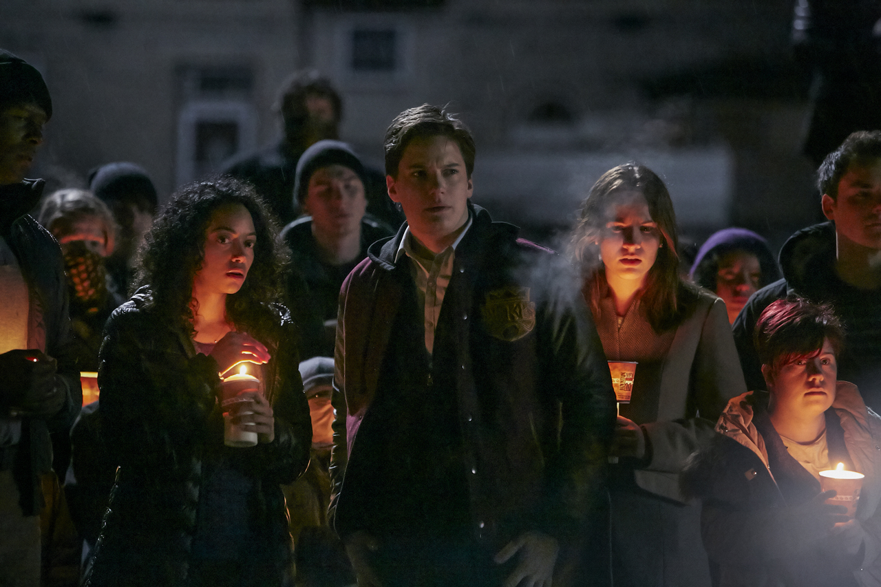     „Between” – zwiastun thrillera platformy Netflix o tajemniczej epidemii