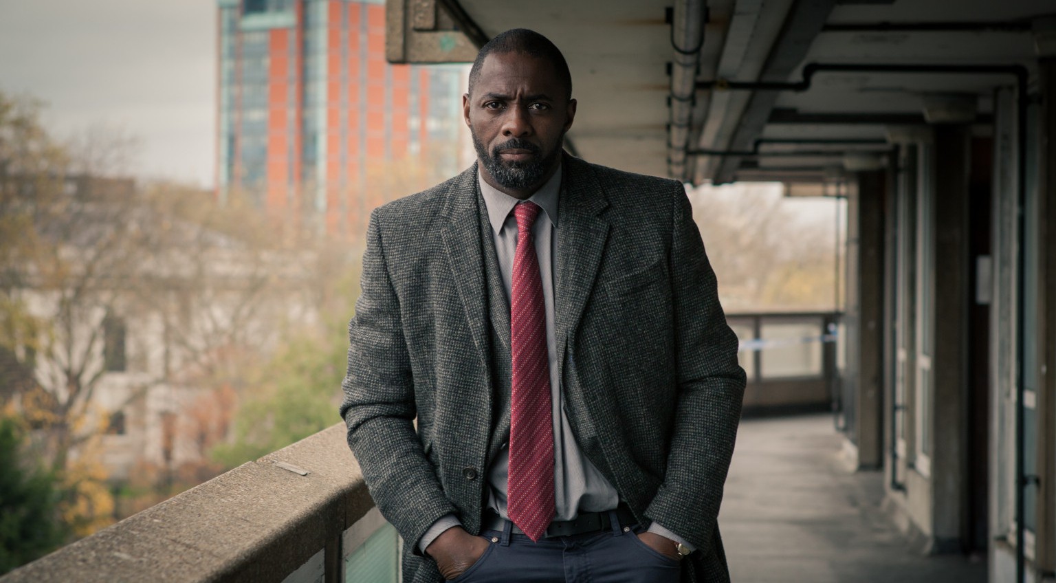 Idris Elba zdradza, że filmowa wersja serialu Luther powstanie
