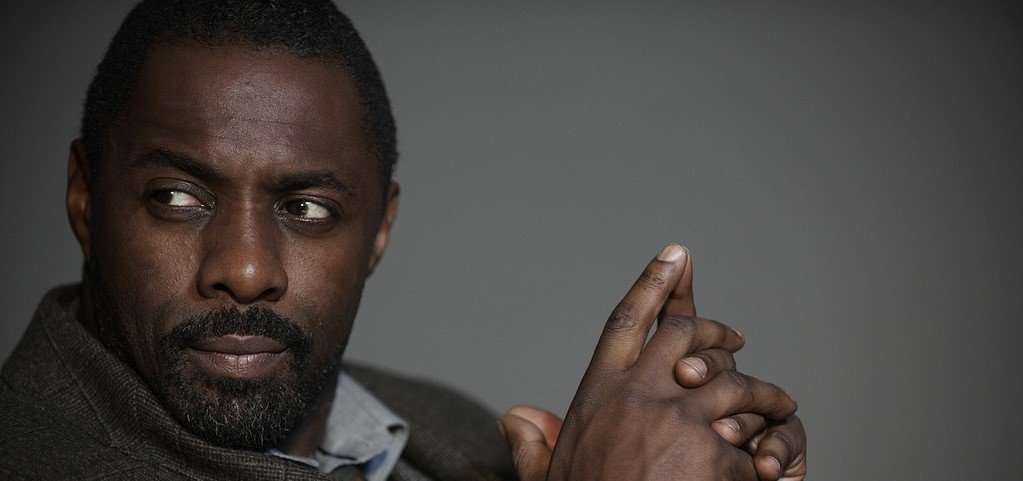     Współczesny Dzwonnik z Notre Dame w Netflixie. Idris Elba za kamerą