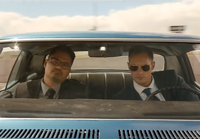     Michael Peña i Alexander Skarsgård w pierwszym zwiastunie War on Everyone