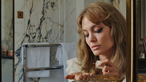     Angelina Jolie porzuca remake Morderstwa w Orient Expressie