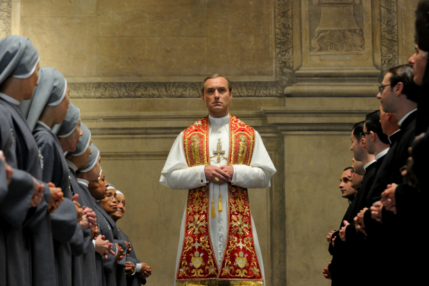     The Young Pope: pełen zwiastun serialu. Papież obwieszcza się Bogiem