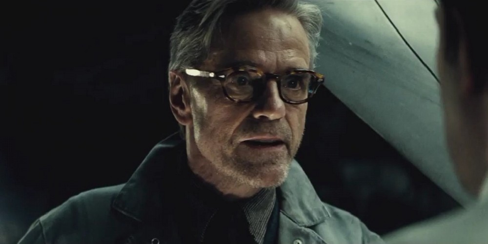     Obsada komiksowego serialu Watchmen coraz lepsza. Jeremy Irons z główną rolą