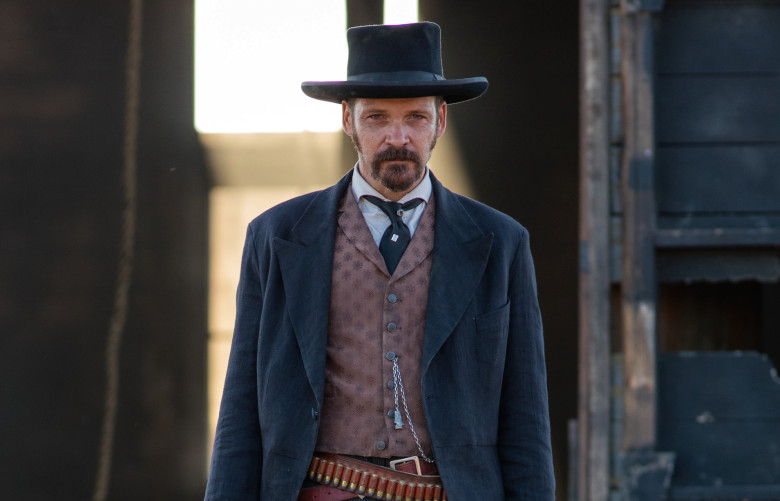     Peter Sarsgaard agentem DEA w filmie Escobar