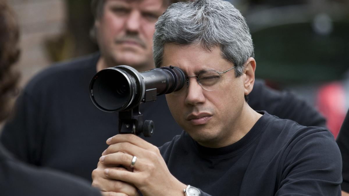     Dean Devlin za kamerą familijnego widowiska science fiction
