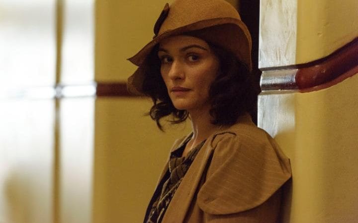     Rachel Weisz w roli XIX-wiecznego chirurga