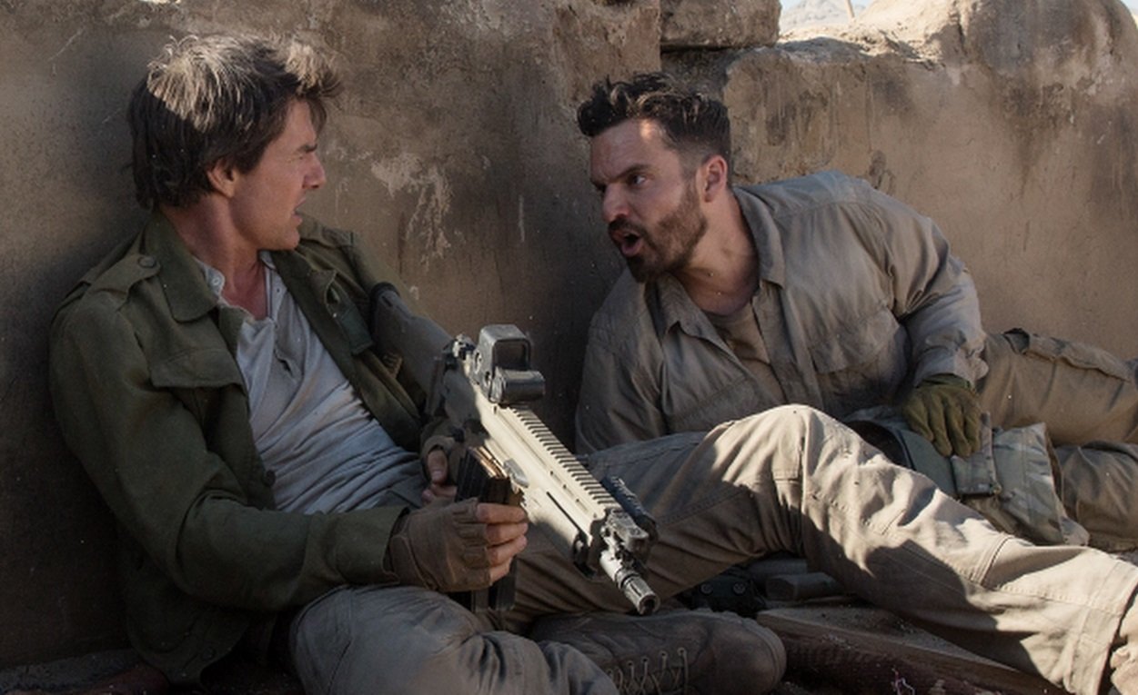     Mumia - Jake Johnson wspomina niezwykłą etykę pracy Toma Cruise'a na planie