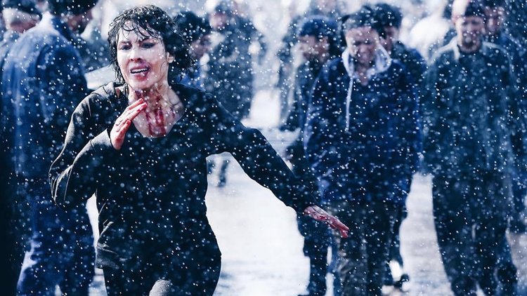     Noomi Rapace i Willem Dafoe w zwiastunie futurystycznego thrillera Seven Sisters