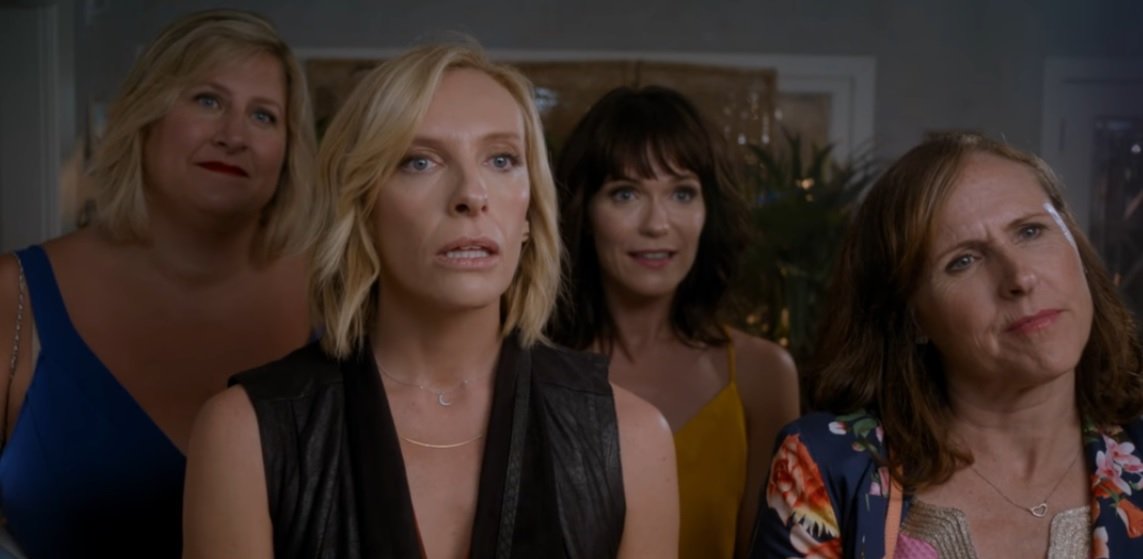     Molly Shannon i Toni Collette jako sfrustrowane matki. Nowy zwiastun komedii Fun Mom Dinner