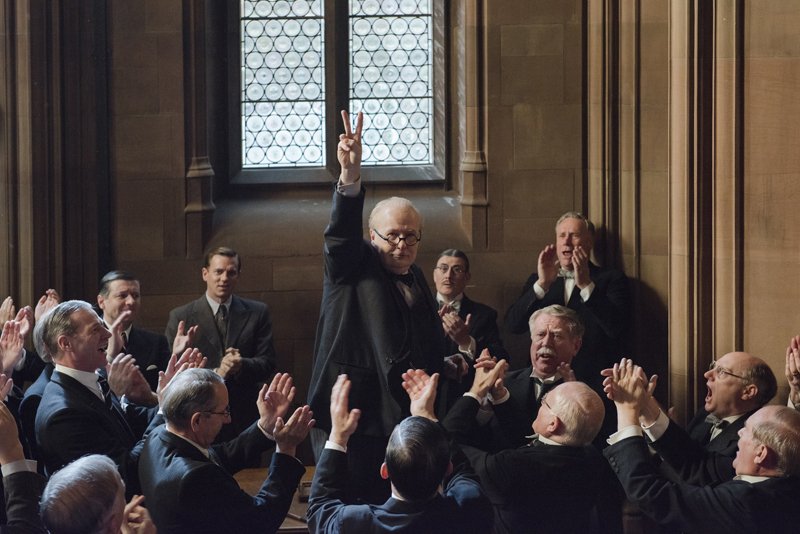     Gary Oldman nie do poznania jako Churchill. Zwiastun filmu Darkest Hour