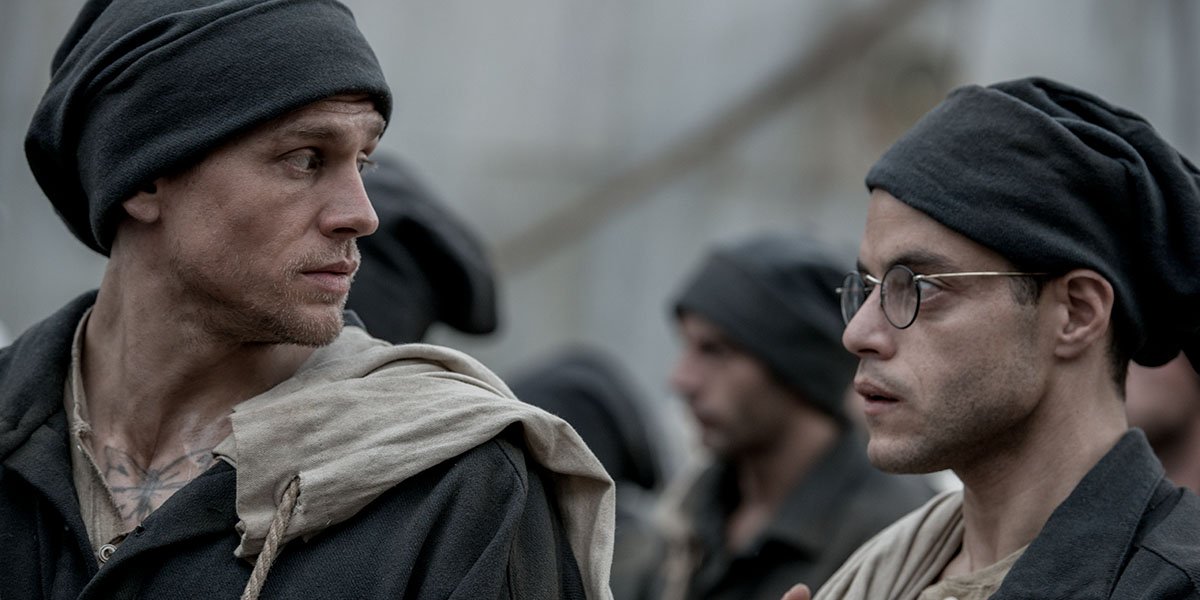     Hunnam i Malek uciekają z więzienia. Zwiastun filmu Papillon
