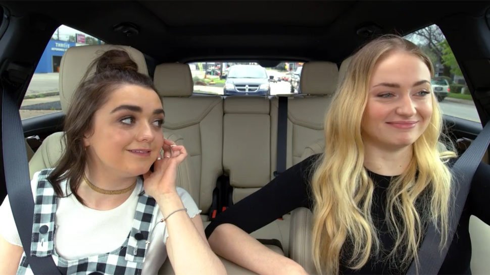 Gwiazdy Gry o tron naśladują Neda Starka. Fragment Carpool Karaoke: The Series
