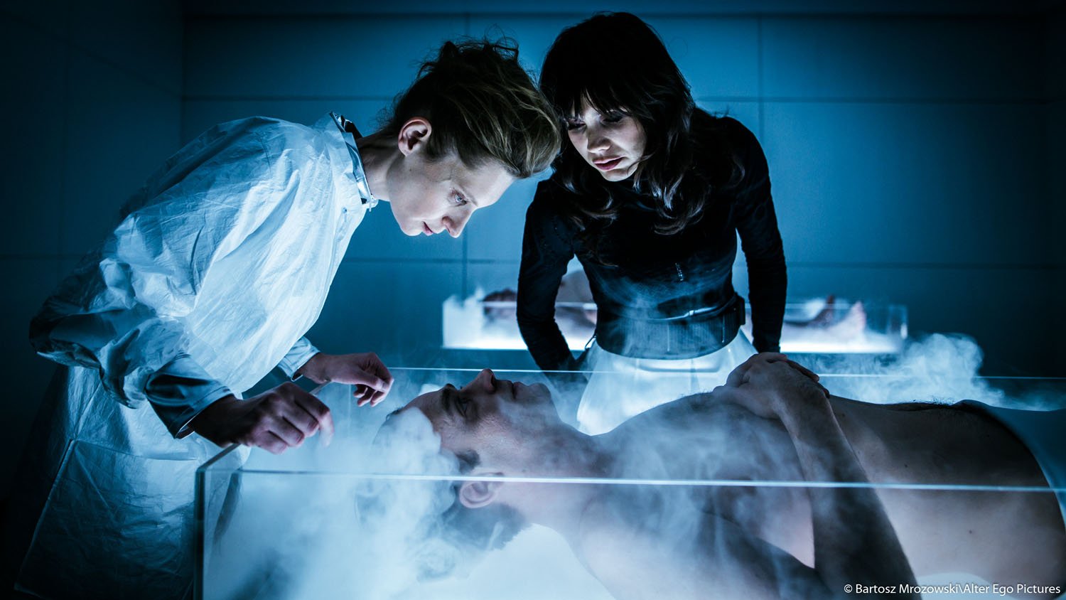     Bodo Kox stworzył polskie sci-fi. Zobacz zwiastun filmu Człowiek z magicznym pudełkiem