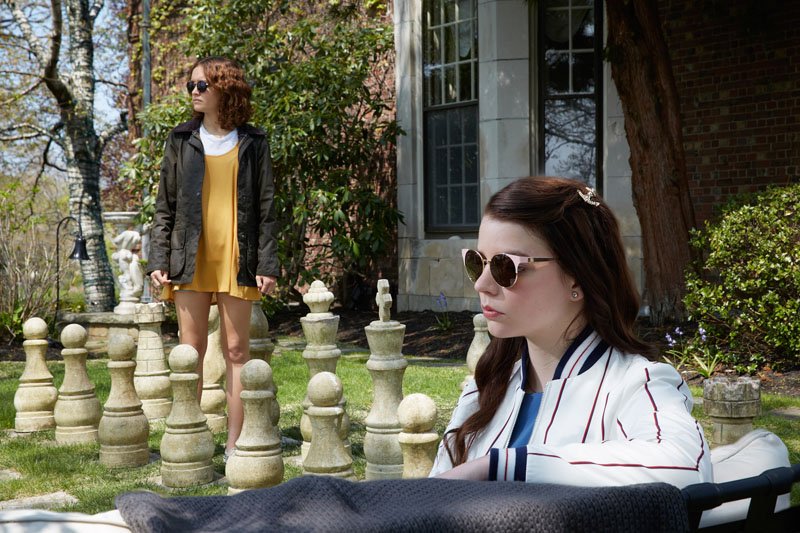 Przyjaciółki rozprawiają o morderstwie. Pierwszy klip z filmu Thoroughbreds