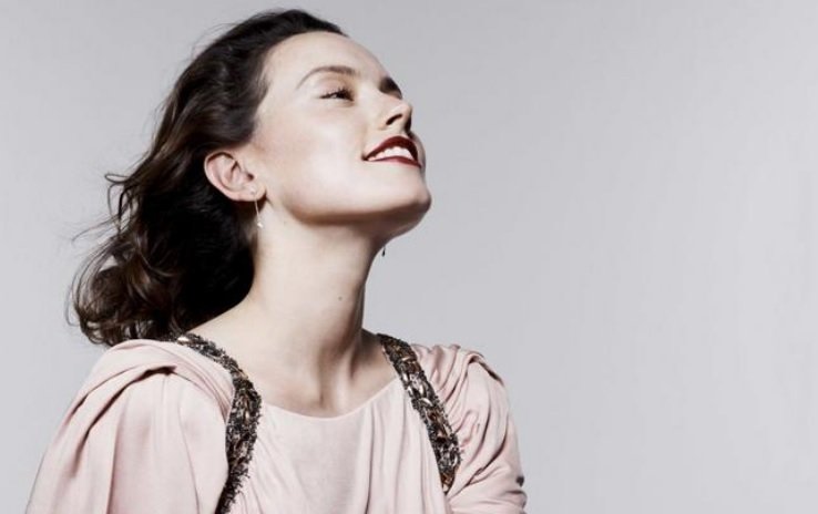     Daisy Ridley określana jako agresywna i onieśmielająca przez współpracowników. Aktorka komentuje zarzuty