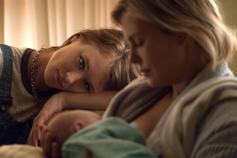 Charlize Theron w roli przepracowanej matki. Pierwsze zdjęcia z filmu Tully