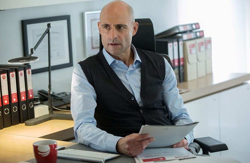     Dune: The Sisterhood - Mark Strong i dwoje innych aktorów w obsadzie serialowego prequelu Diuny