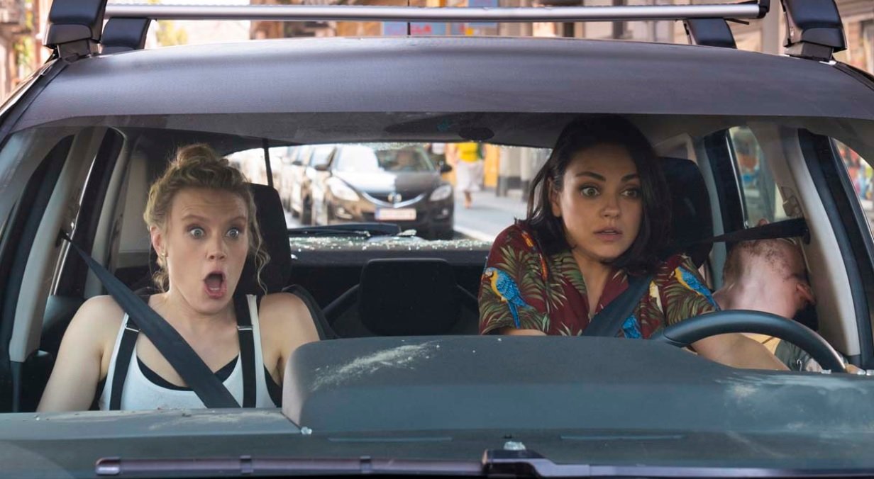     Bohaterki filmu The Spy Who Dumped Me na nowych plakatach produkcji
