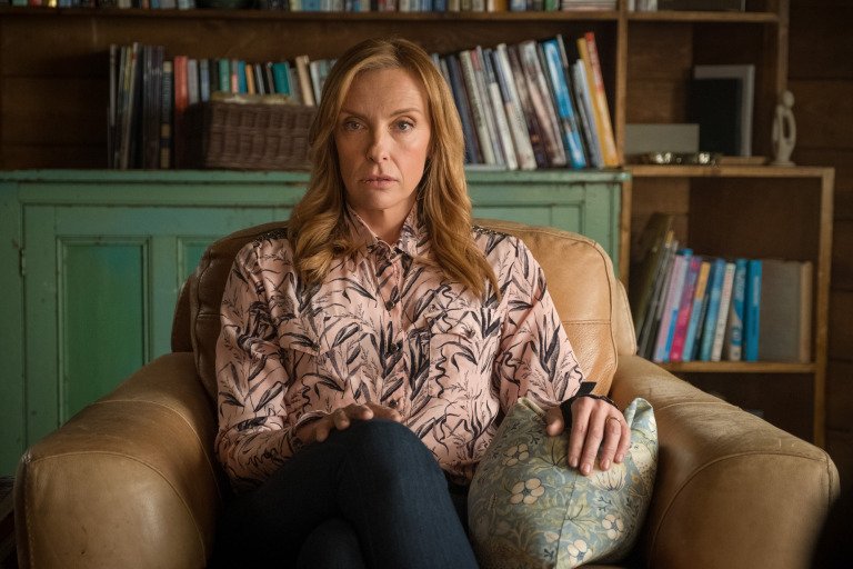     Wanderlust – zwiastun serialu Netflixa. Toni Collette jako terapeutka