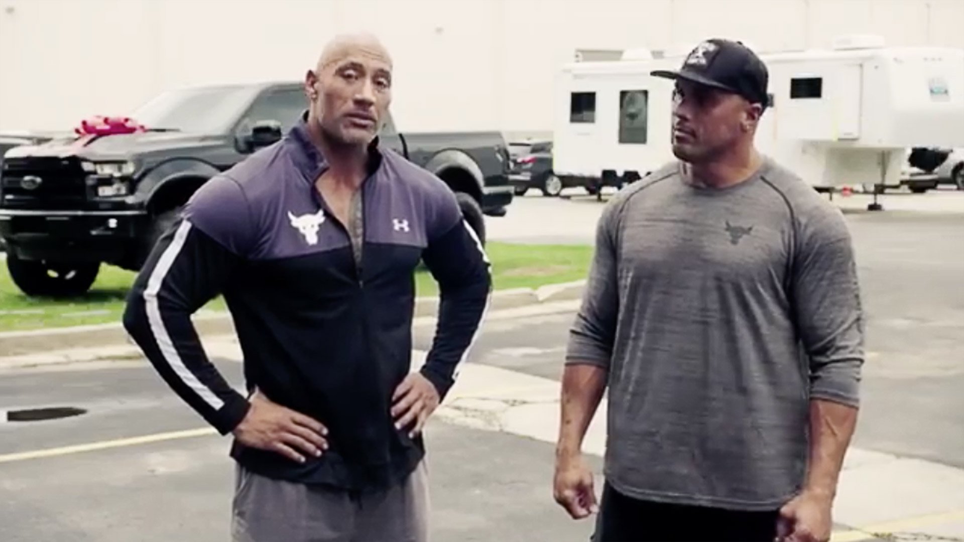 To jest gość. Dwayne Johnson kupił swojemu dublerowi auto – wideo