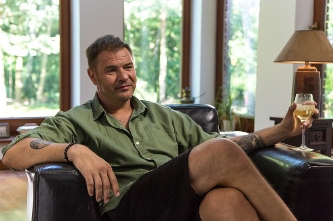 Tomasz Karolak w nowej komedii romantycznej reżysera Narzeczonego na niby