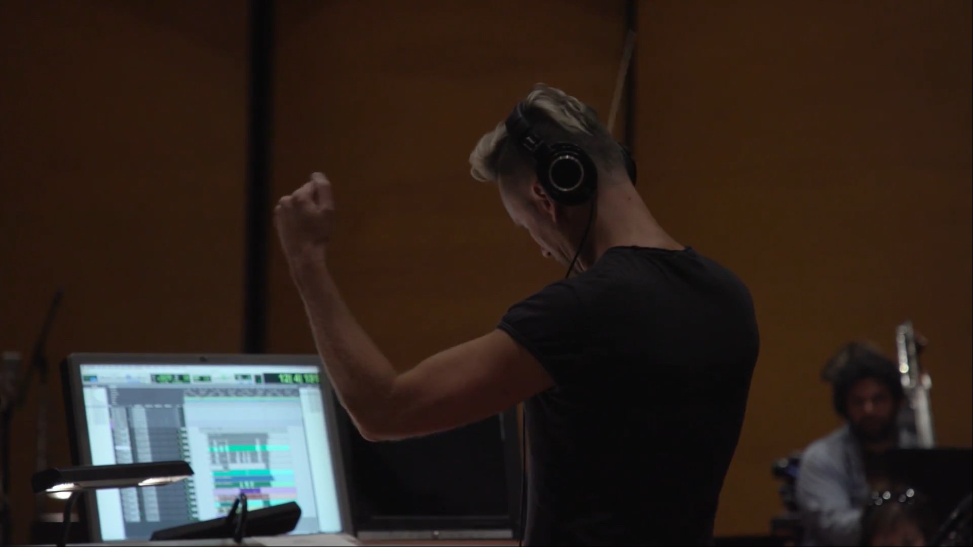 Magnum – posłuchaj kultowego tematu muzycznego z nowej wersji