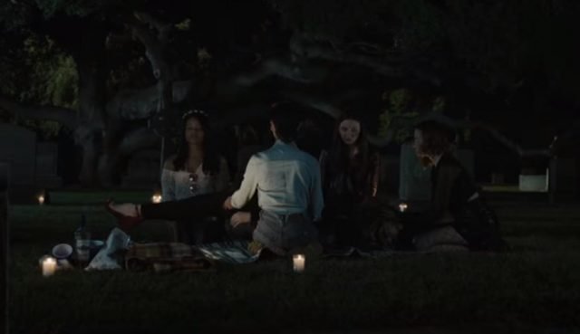     Nastolatki i przerażająca gra. Zobacz zwiastun serialu grozy Light as Feather