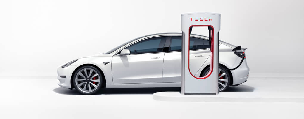 Tesla jak KITT, przemówi do przechodniów