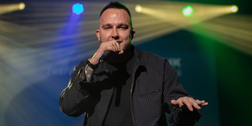     Ten Typ Mes o serialach: Dla mnie najważniejsza jest historia [WYWIAD z Tofifest]