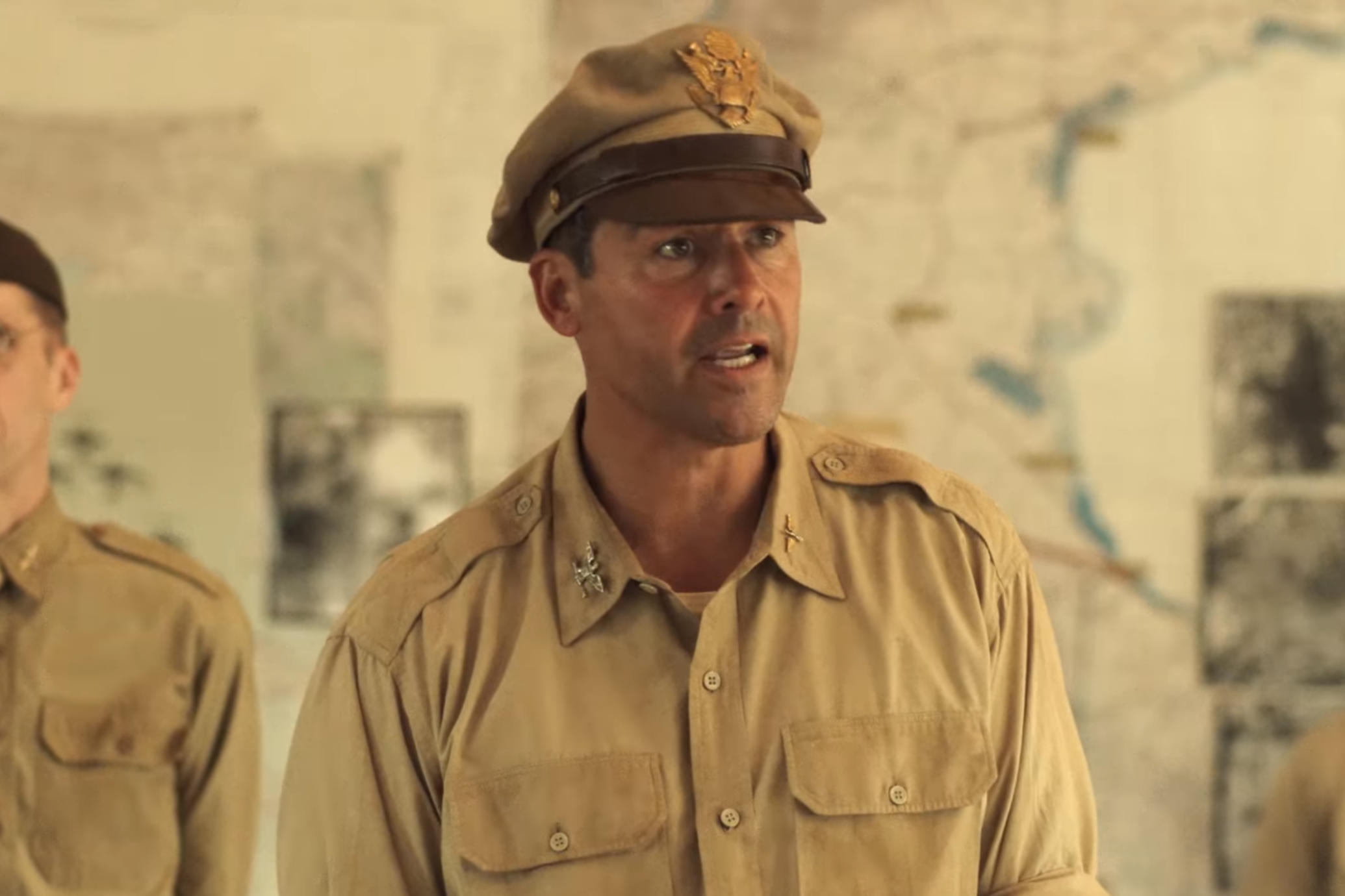     Kyle Chandler: Żona kazała mi przyjąć rolę w Paragrafie 22 [WYWIAD]