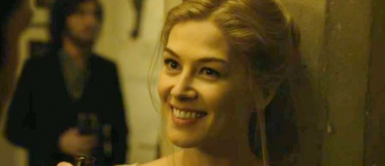 Koło czasu - Rosamund Pike z główną rolą w serialu Amazona