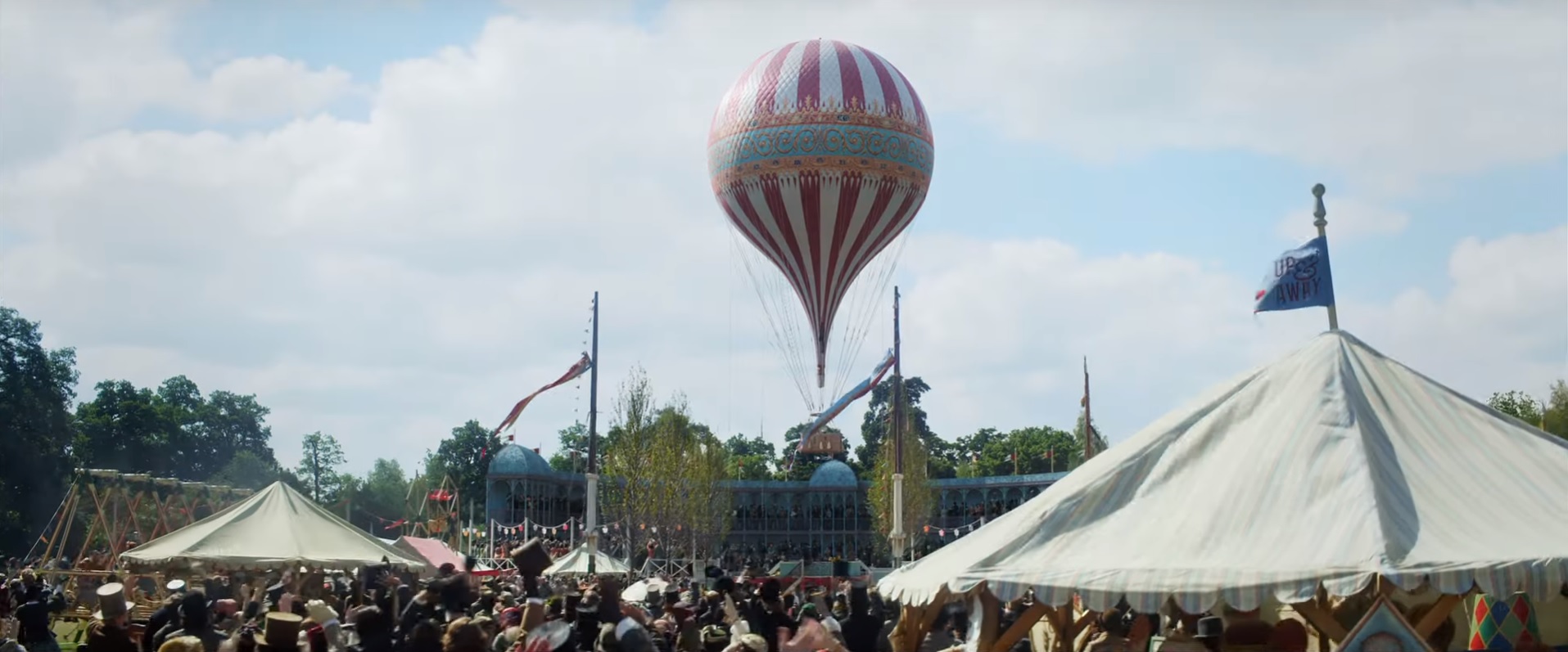     The Aeronauts - zwiastun filmu. Amazon o badaniu pogody w balonie w XIX wieku