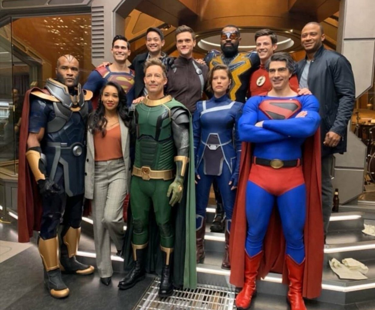     Kryzys na Nieskończonych Ziemiach - ważna postać z Arrowverse ginie w komiksie nawiązującym do crossoveru