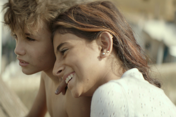     Chiny wprowadzają stare blockbustery na ekrany, aby pomóc ponownie otworzyć kina