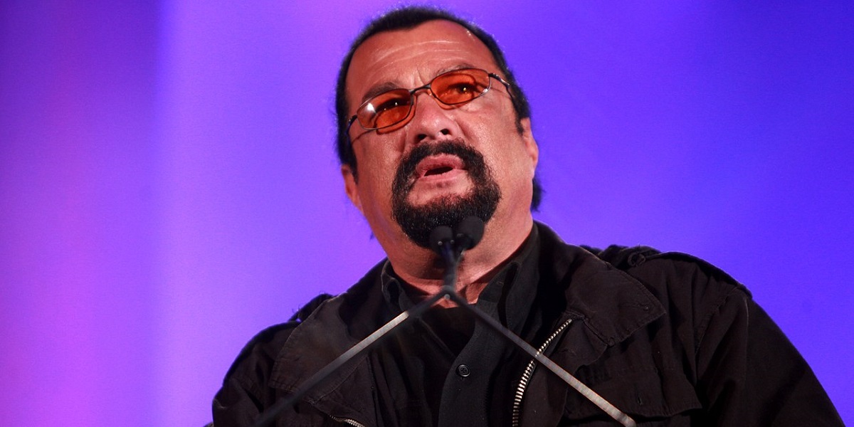     Steven Seagal ukarany za nielegalne reklamowanie rozwiązań kryptowalutowych