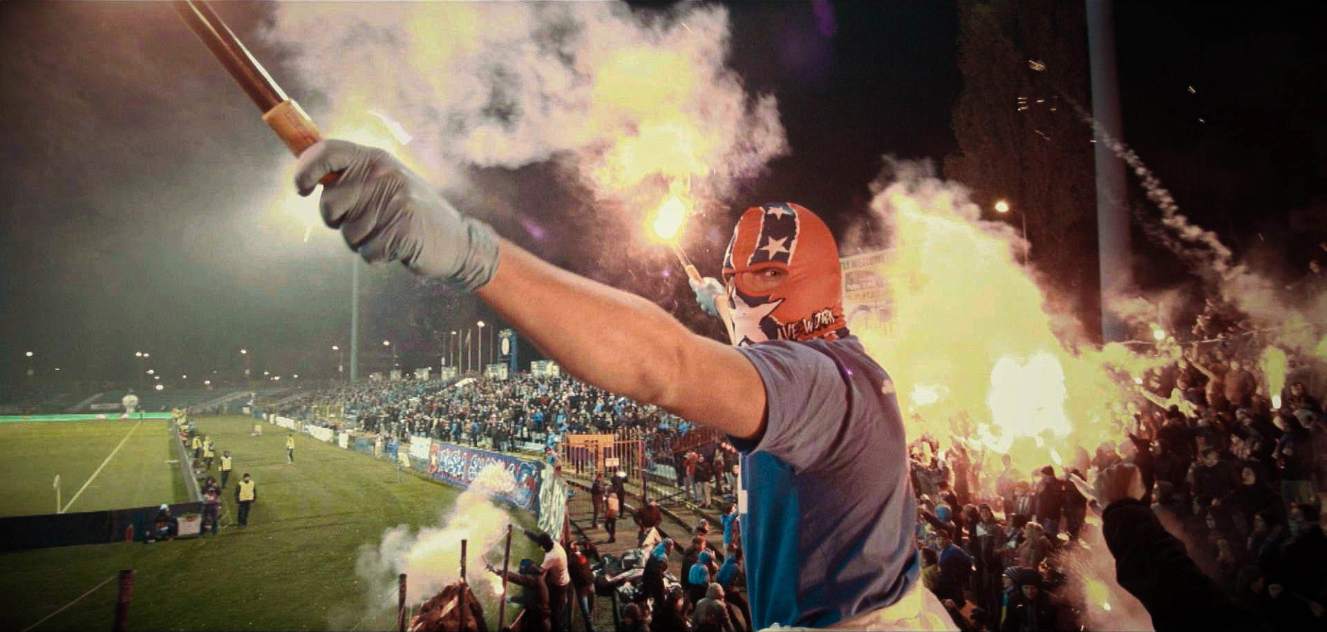     Niebieskie Chachary - nagradzany na festiwalach film o kibicach dostępny online. Gdzie można go obejrzeć?