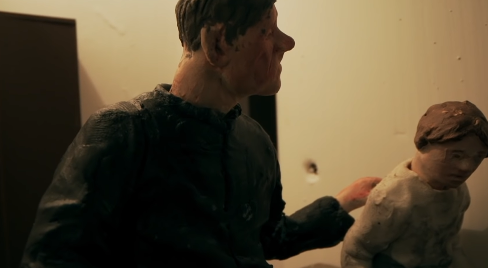     Zabawa w chowanego - film Sekielskich dostępny do obejrzenia online