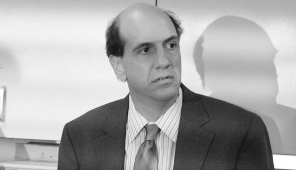     Sam Lloyd nie żyje. Aktor znany z serialu Hoży doktorzy miał 56 lat