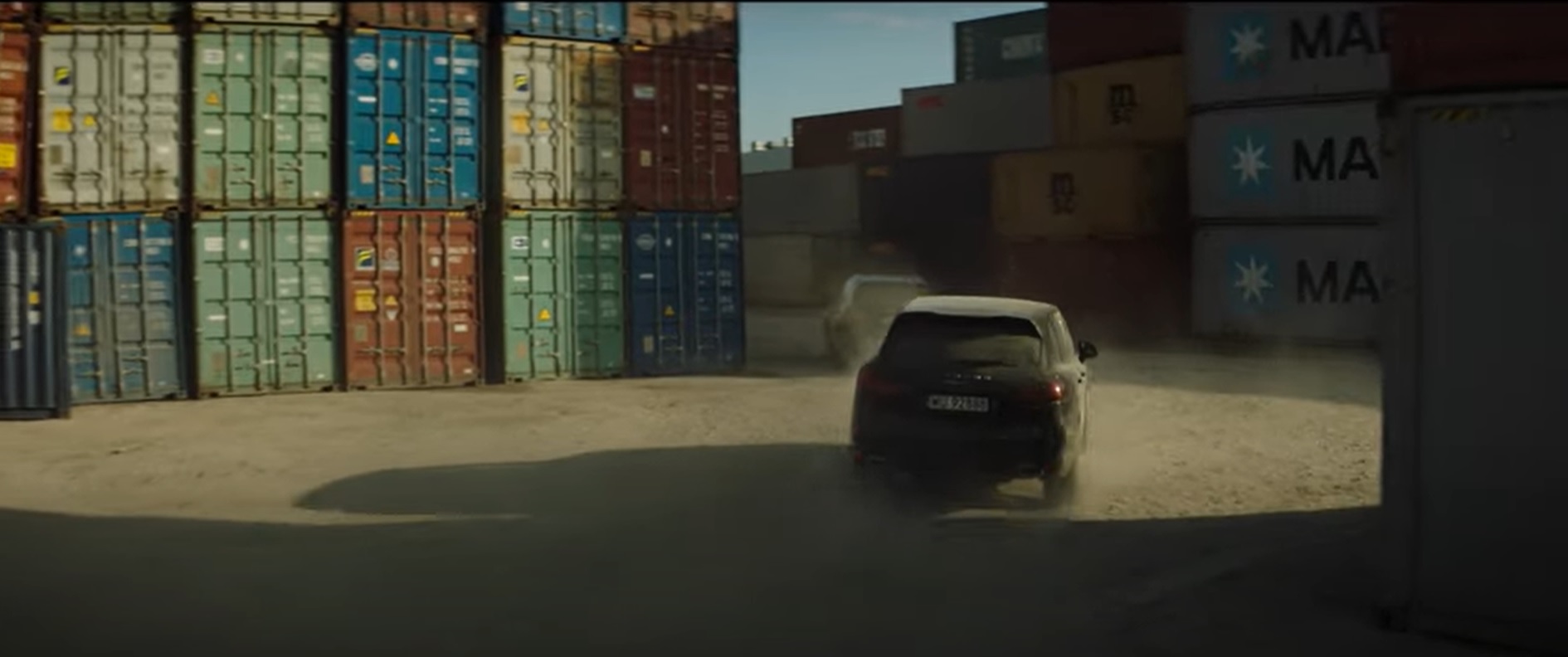     Asymetria - zwiastun filmu Niewolskiego. Konkurencja dla Patryka Vegi?